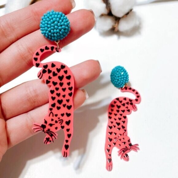 Zara Jewelry - Tiger dangle drop earrings N297